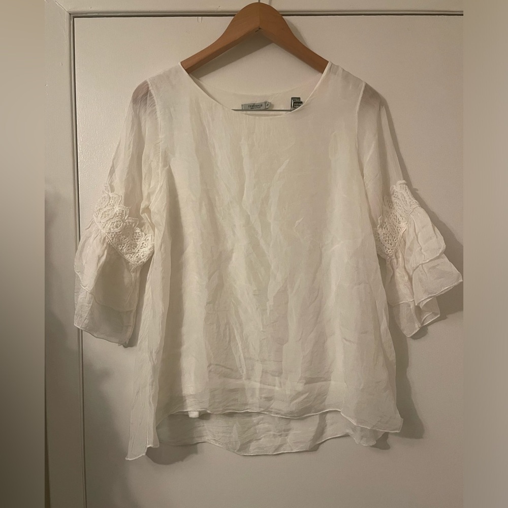 Tendenze White bell 3/4 quarter sleeve top size medium‎